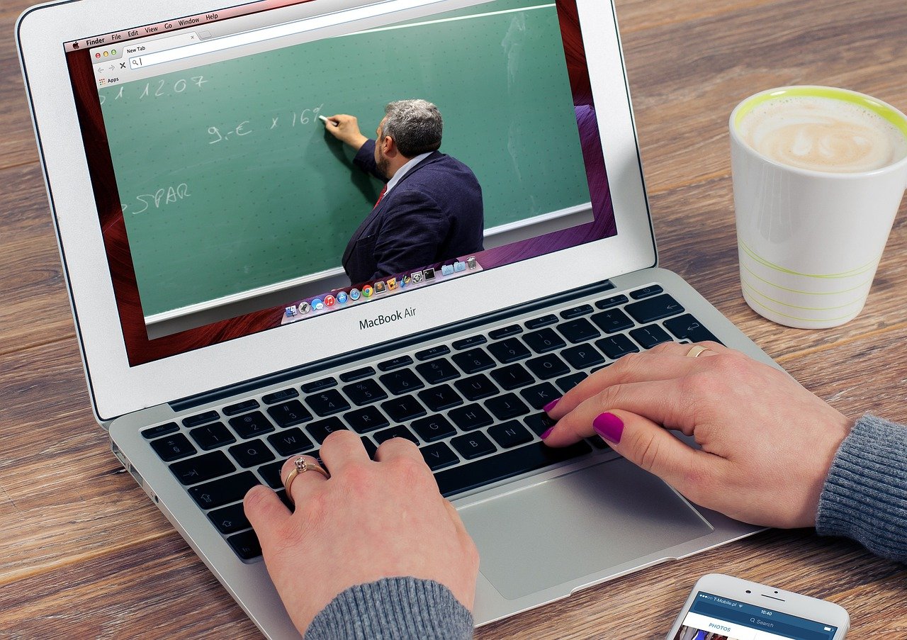 How Your Child Can Benefit from Online Training Courses