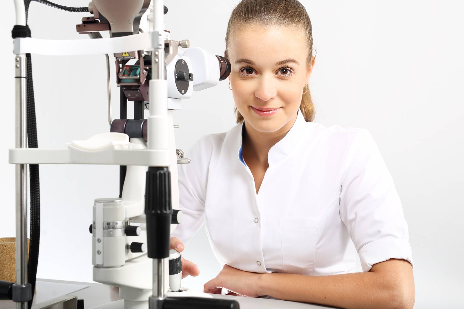 How to Find and Hire the Best OPHTHALMOLOGIST?