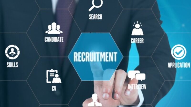 Best 10 Recruiting Strategies to Use in 2022