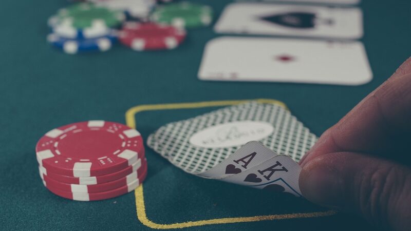 ONLINE GAMING VS ONLINE GAMBLING: DIFFERENCES AND SIMILARITIES