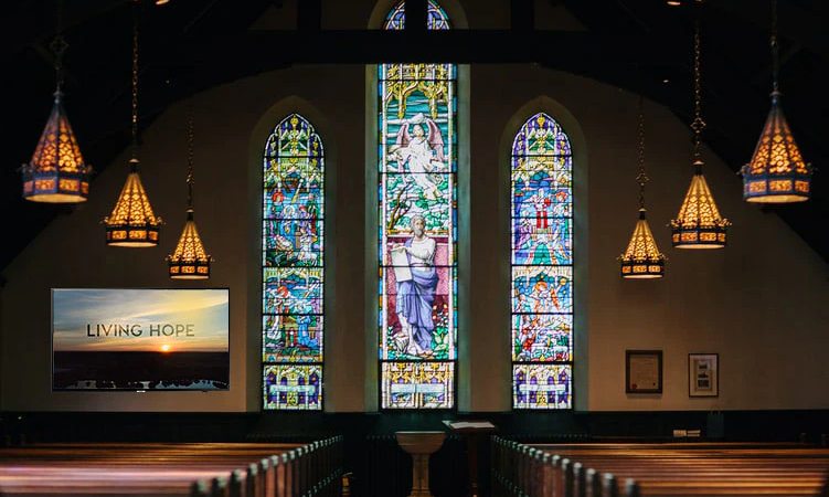Top 5 content ideas to display on digital signage screens in churches
