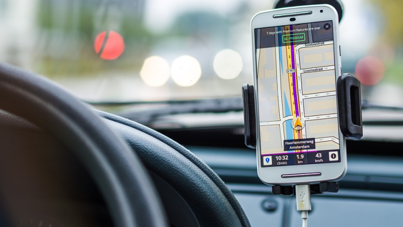 13 Essential Car Apps to Have the Best Driving Experience