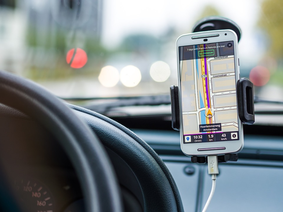 13 Essential Car Apps to Have the Best Driving Experience