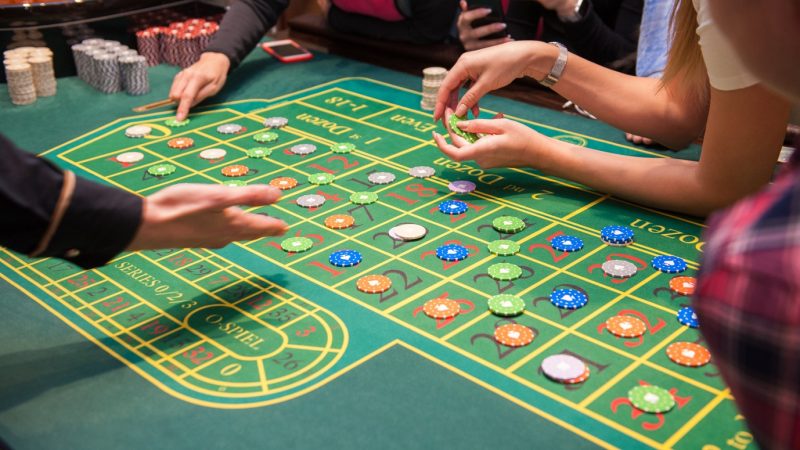 How can you learn to play and win casino games?
