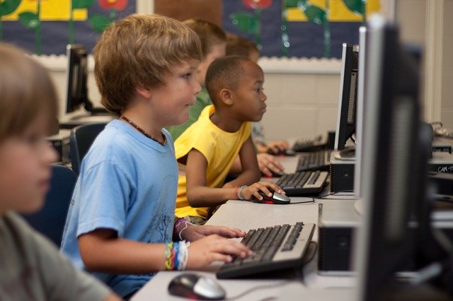 7 Major Impacts of Internet-Based Learning on the Students