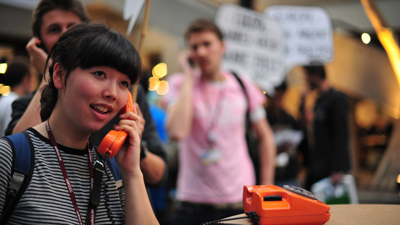 5 Money-Saving Tips for Calling Home While Traveling Abroad