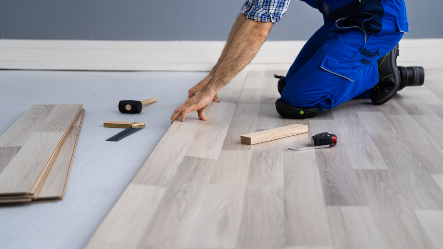 Job description of a flooring contractor: What does a flooring contractor do?
