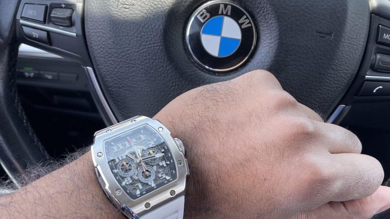 Best Accessories for Traveling With Your Watches