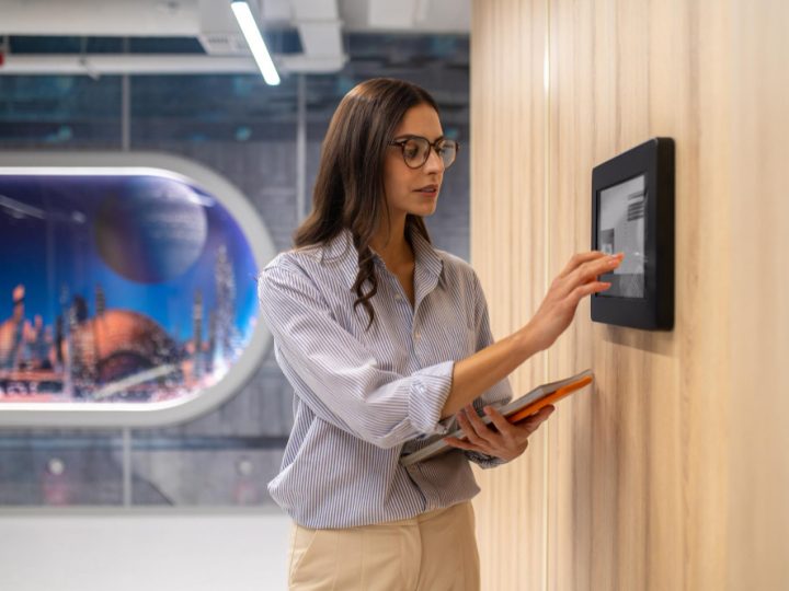 Are Smart Lockers Just a Convenience—or the Missing Link in Business Efficiency?
