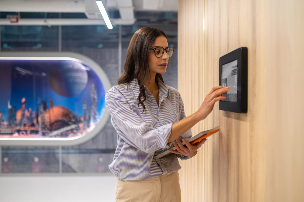 Are Smart Lockers Just a Convenience—or the Missing Link in Business Efficiency?