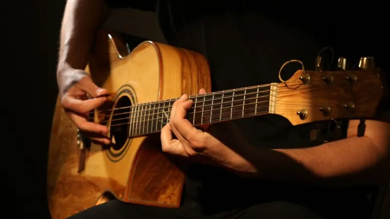 Essential Things to Consider While Buying an Electric Guitar for Sale