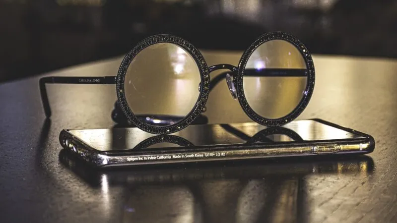 Top gadgets that help you to better see on your home work place