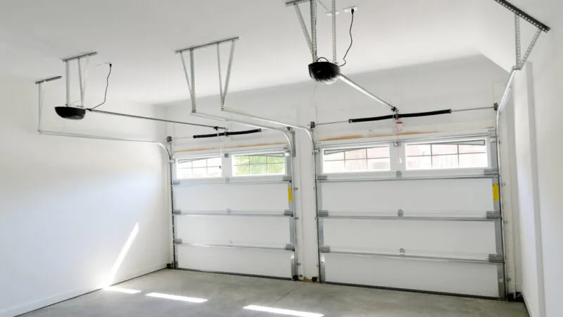 3 Helpful Tips To Choose A Garage Door Opener And Save Money.