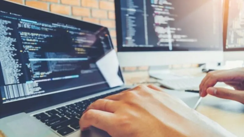 What are the criteria of hiring a good web developers?