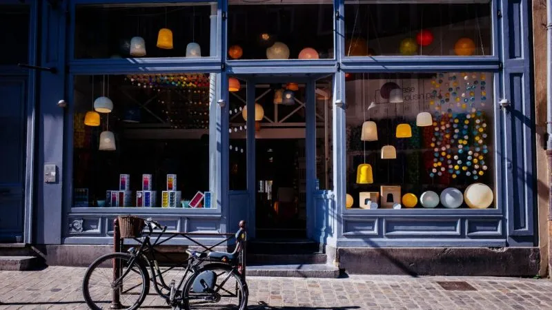 What Are The Benefits Of Digital Signage For Retail Stores? 