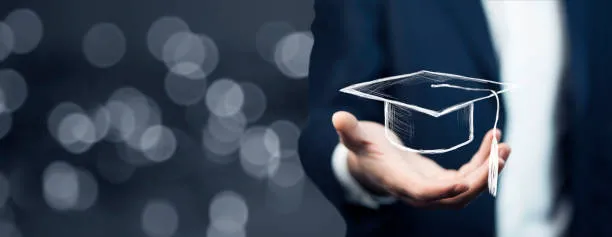 The Advantages and Disadvantages of Starting a Business in College