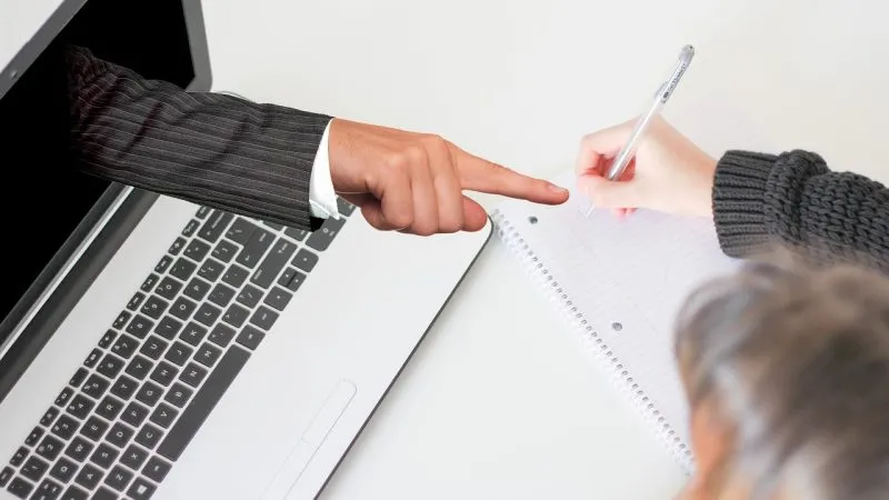 Online Classes Vs. Offline Classes (Which one to choose)