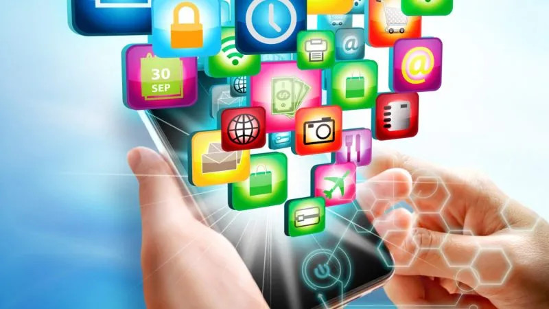 Neobank Features: What Makes Them Different From Traditional Banks?