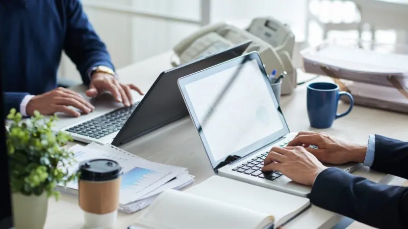 Should Your Team Go Hybrid or Fully Remote? A Guide to Choosing the Right Work Paradigm for Your Company