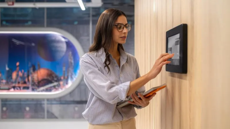 Are Smart Lockers Just a Convenience—or the Missing Link in Business Efficiency?